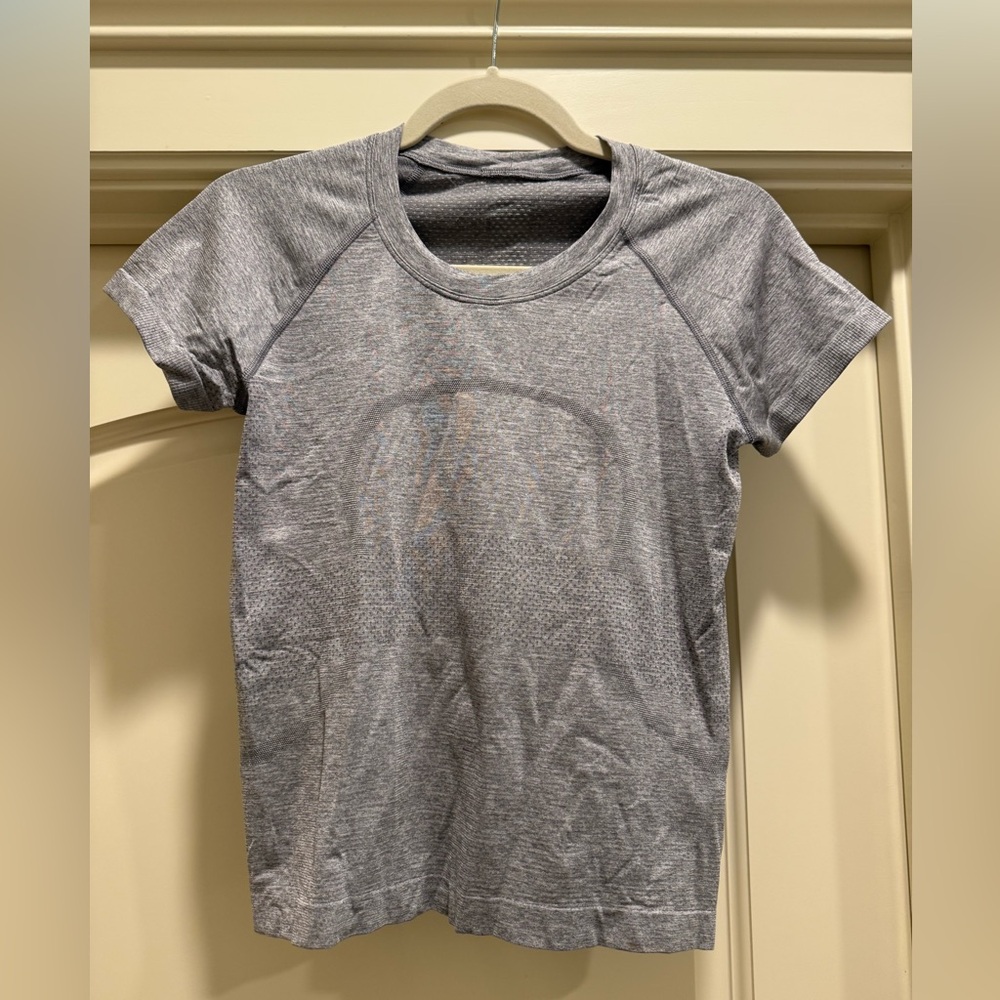Lululemon Athletica Heather Gray Short Sleeve Tee